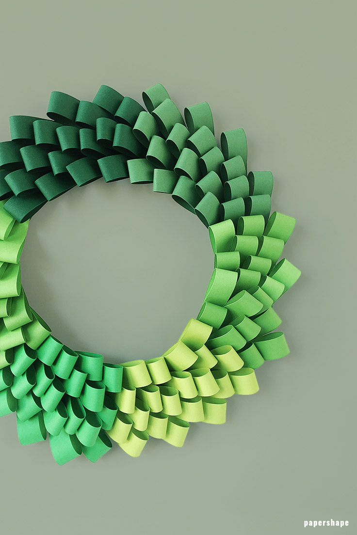 Christmas wreath diy from paper for your door oder table decor from PaperShape #papershape