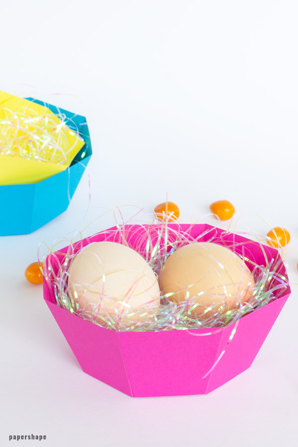 DIY Osternest selber machen mit Tonkarton und PDF Vorlage zum Download #bastelnmitpapier #osterkörbchen #papershape #osterdeko