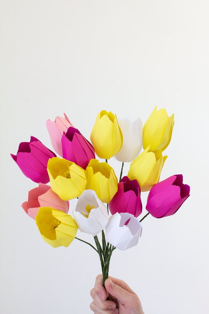 Use our template to create these cute tulips from paper. Try this diy project for spring decor or as a present for Mothers Day #mothersday #paperflowers #eastern #papercrafts #papercraft