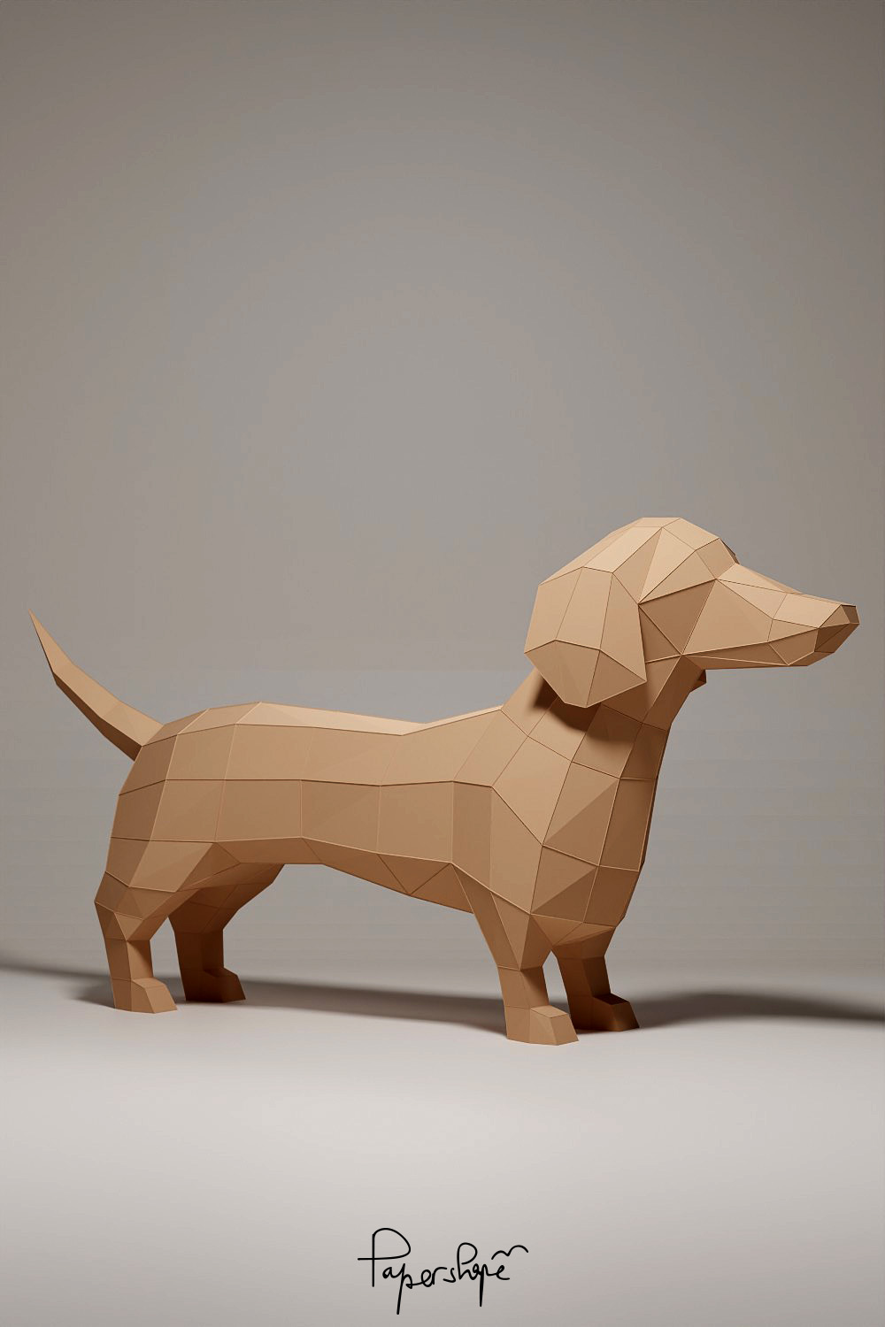 3D Papercraft Dackel „Franz“ aus braunem Papier, von schräg hinten links fotografiert, stehend auf hellem Hintergrund.